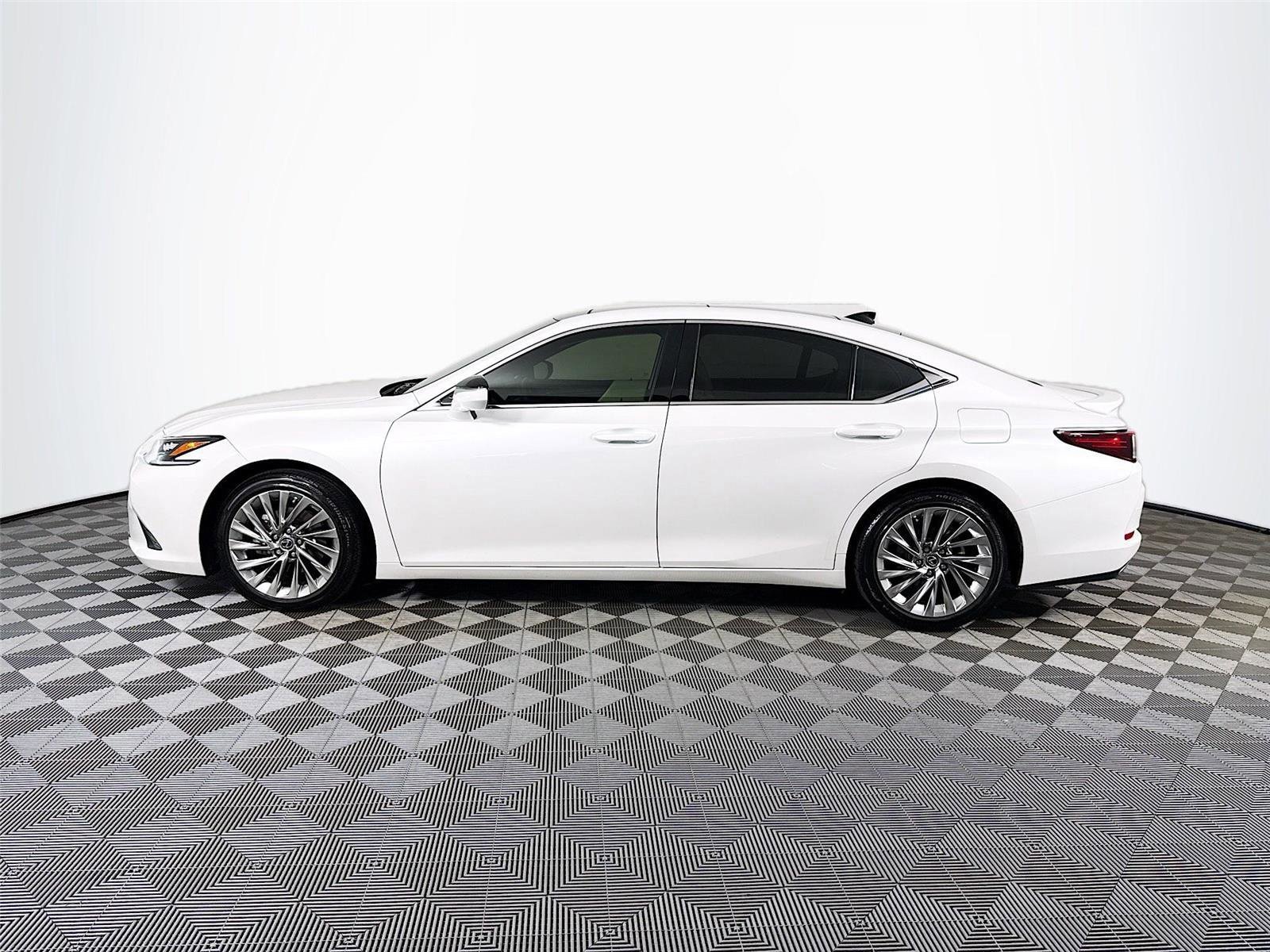 Used 2022 Lexus ES 350 Ultra Luxury w/ Accessory Package 2 FWD image 9