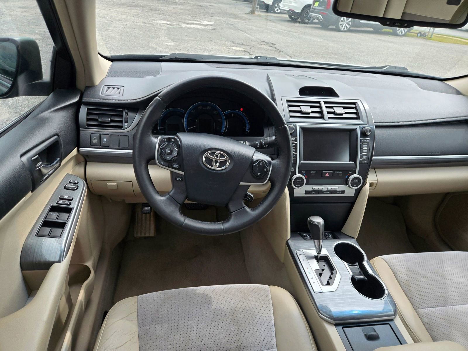 Used 2012 Toyota Camry XLE w/ Leather Pkg FWD image 5
