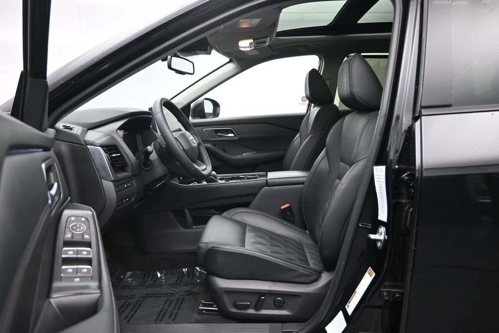 Used 2026 Nissan Rogue Platinum w/ Platinum Premium Package AWD/4WD image 23