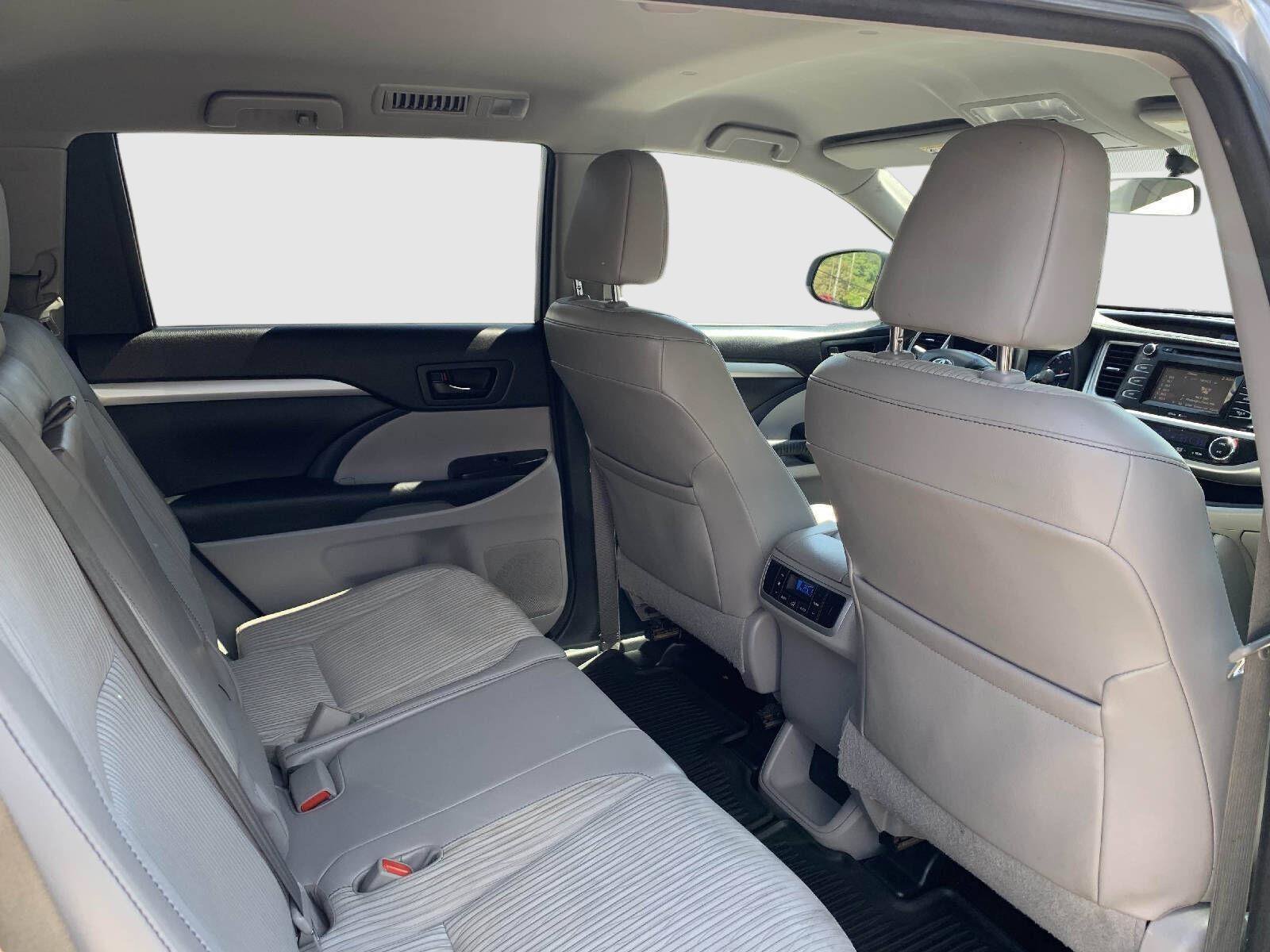 Used 2015 Toyota Highlander Plus AWD/4WD image 38