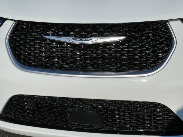Used 2023 Chrysler Pacifica Pinnacle image 47