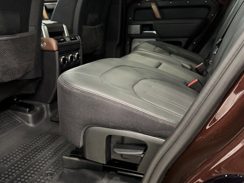 Used 2023 Land Rover Defender 130 X image 19