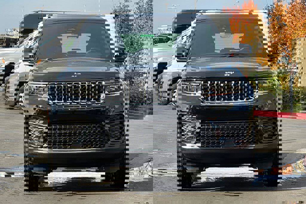 New 2025 Jeep Grand Cherokee Laredo X image 9