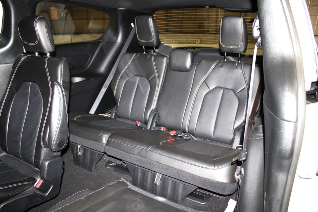 Used 2025 Chrysler Pacifica Select image 28