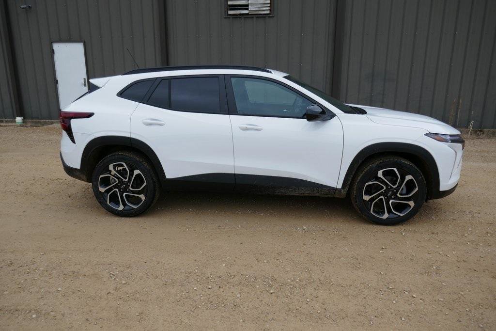 New 2026 Chevrolet Trax RS w/ Sunroof Package image 2