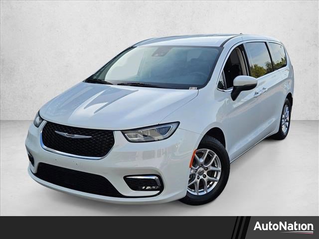 Used 2023 Chrysler Pacifica Touring-L image 1