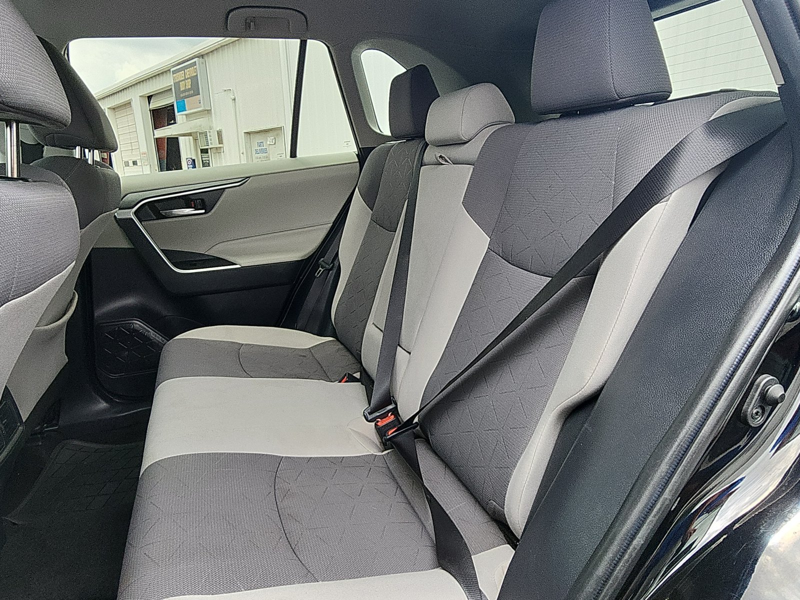 Used 2021 Toyota RAV4 XLE FWD image 22