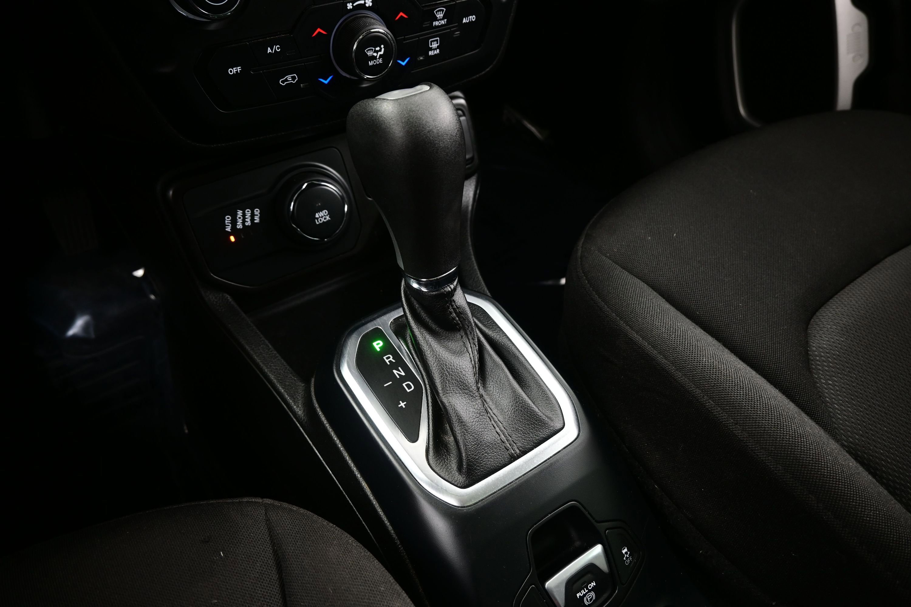 Used 2021 Jeep Renegade Latitude AWD/4WD image 19