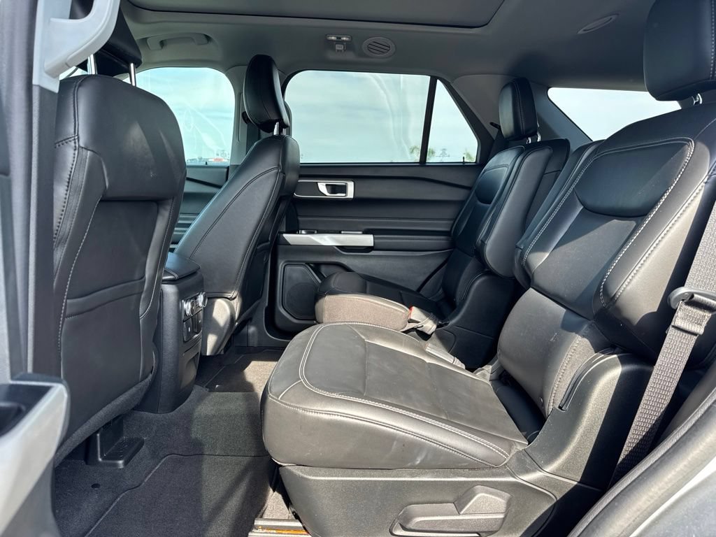 Used 2022 Ford Explorer XLT w/ Equipment Group 202A RWD image 11