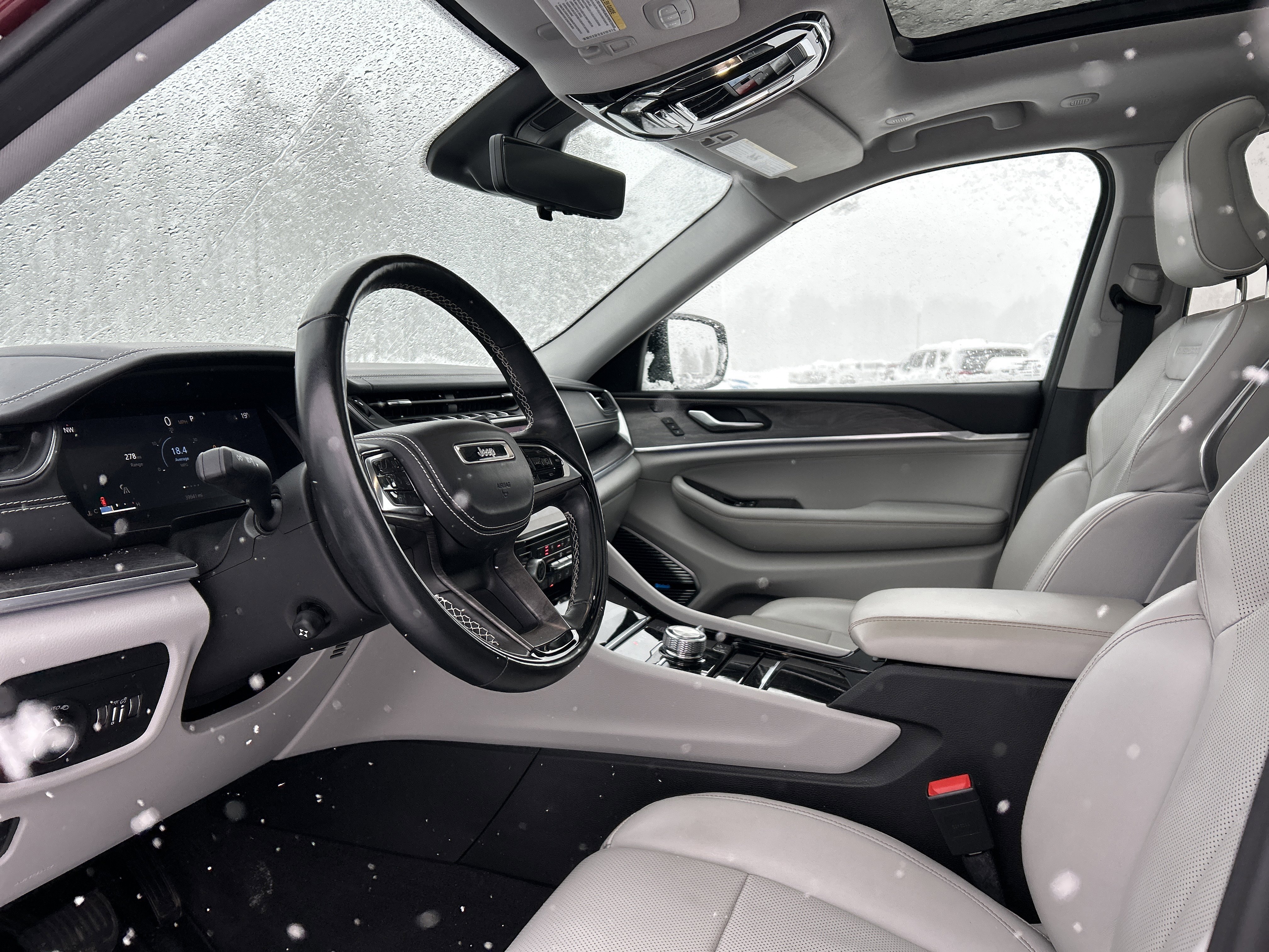 Used 2021 Jeep Grand Cherokee L Overland w/ Advanced Protech Group III image 12