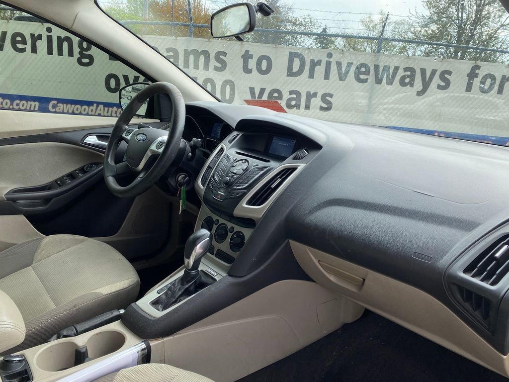 Used 2014 Ford Focus SE FWD image 16