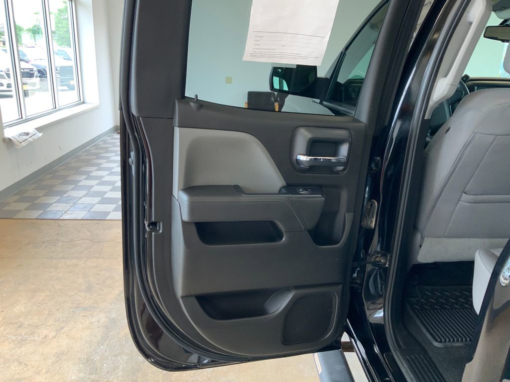 Used 2018 Chevrolet Silverado 1500 Custom w/ Custom Value Package AWD/4WD image 22