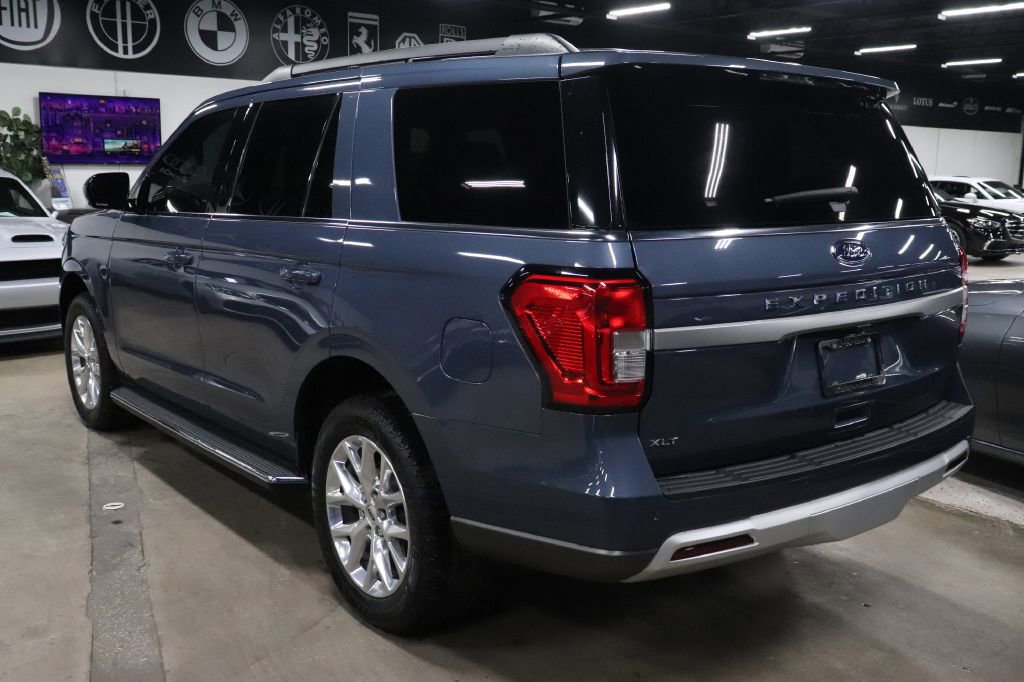 Used 2023 Ford Expedition XLT image 3