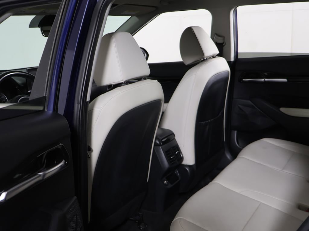 Used 2023 Kia Seltos SX image 28
