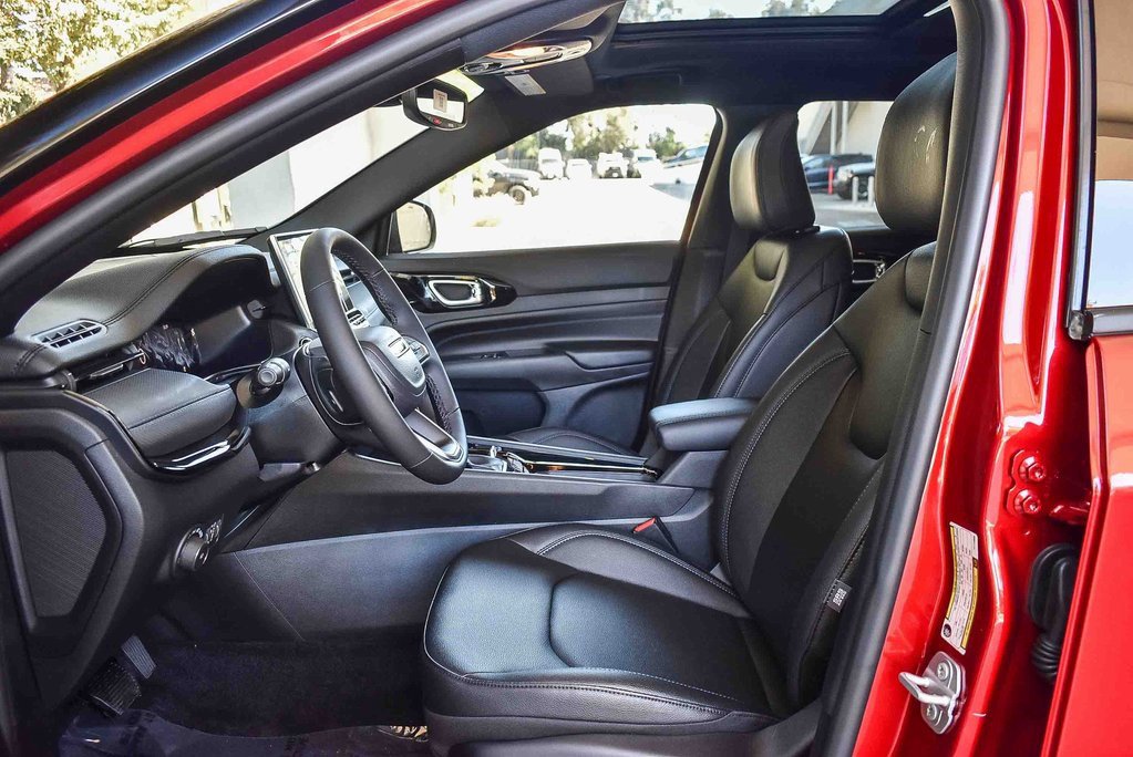 New 2026 Jeep Compass Limited image 18