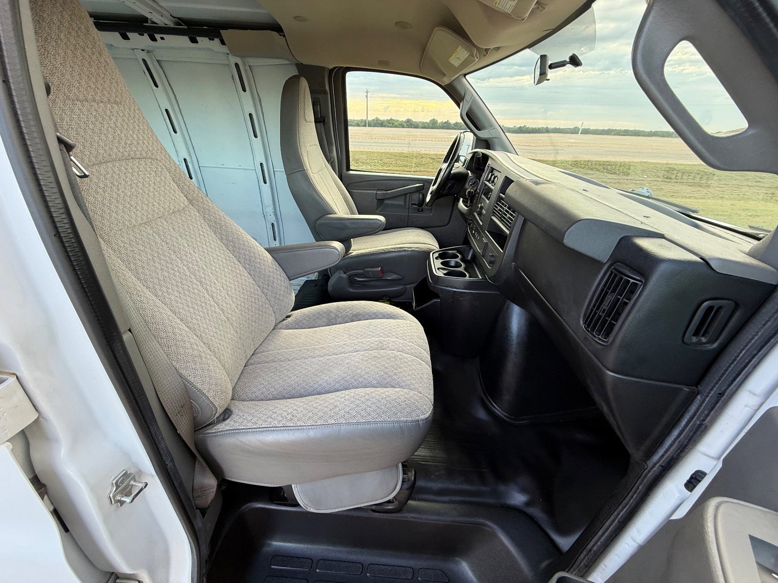 Used 2016 GMC Savana 2500 image 14