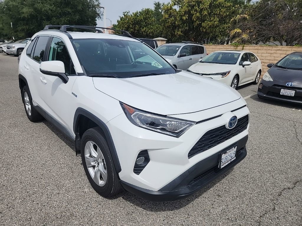 Used 2021 Toyota RAV4 XLE w/ XLE Grade Weather Package image 7