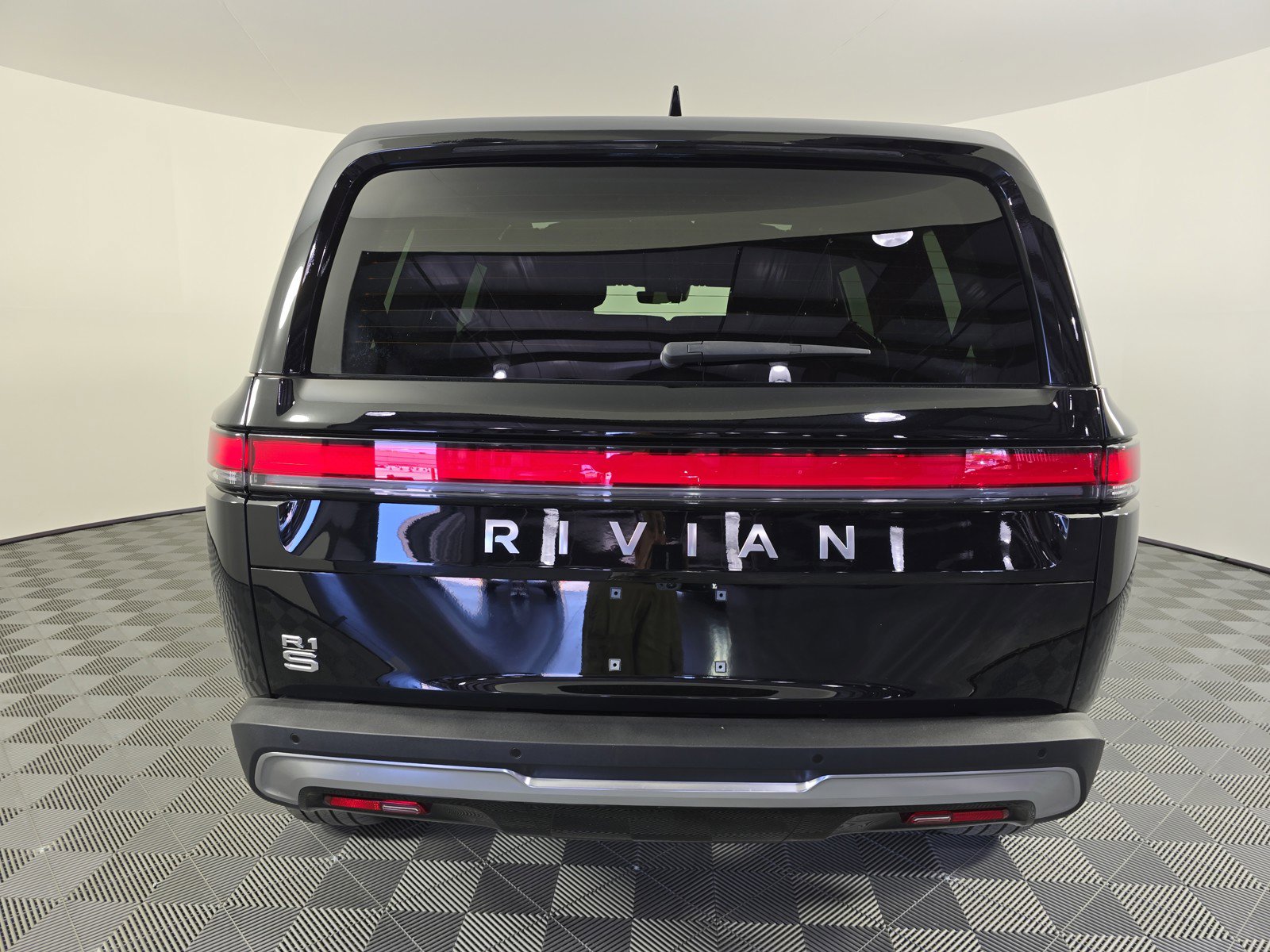 Used 2024 Rivian R1S Adventure AWD/4WD image 4