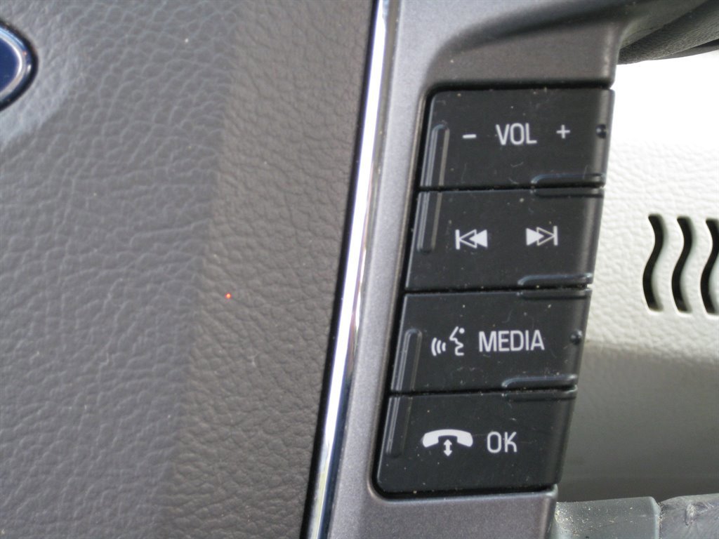 Used 2011 Ford Taurus SEL w/ 201A Rapid Spec Order Code image 17