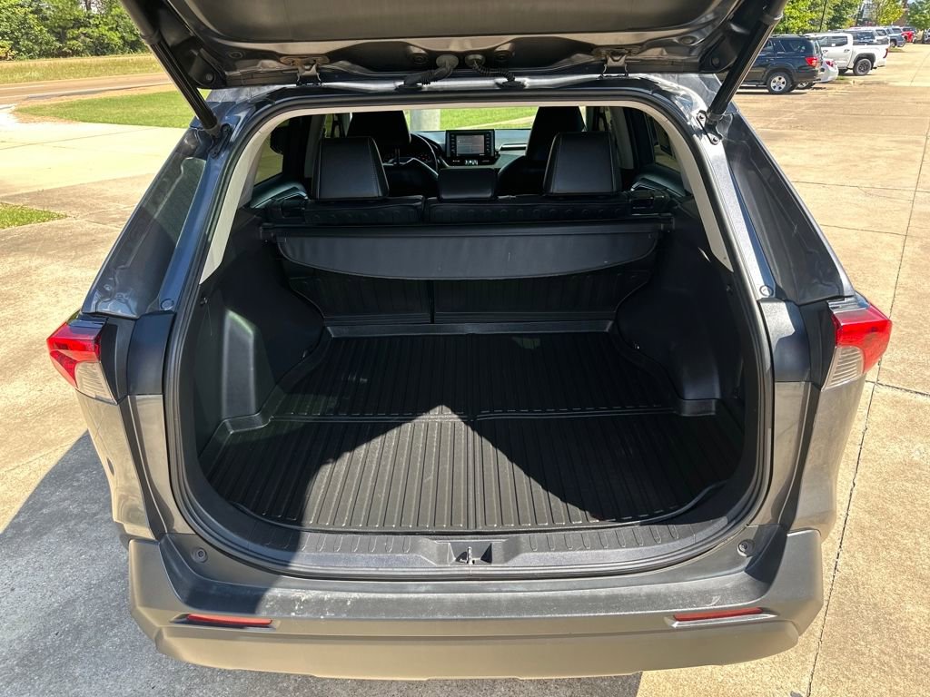Used 2022 Toyota RAV4 XLE Premium image 22