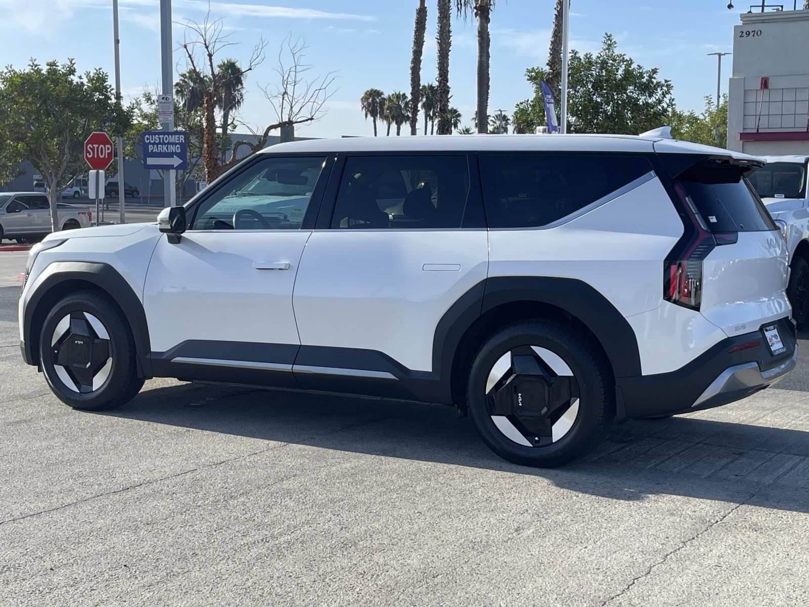 Used 2024 Kia EV9 Light Long Range RWD image 4