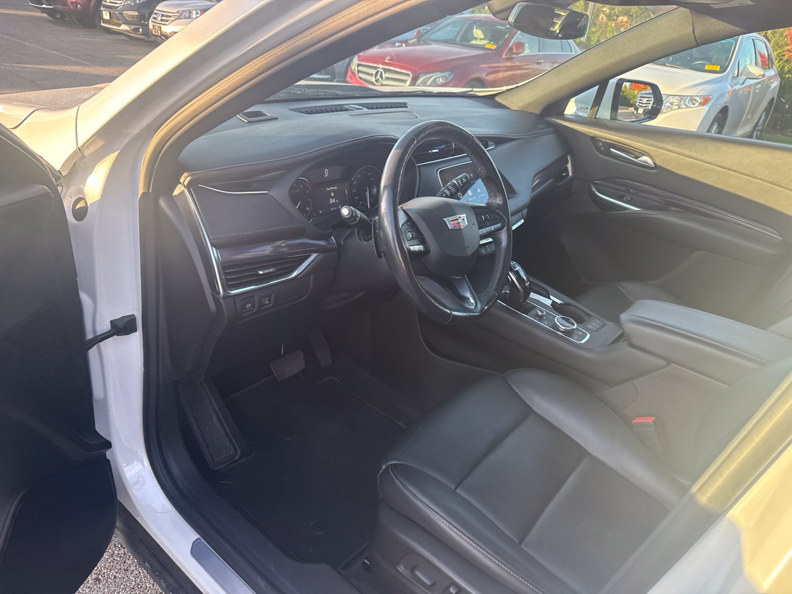 Used 2022 Cadillac XT4 Luxury w/ Cold Weather Package AWD/4WD image 9