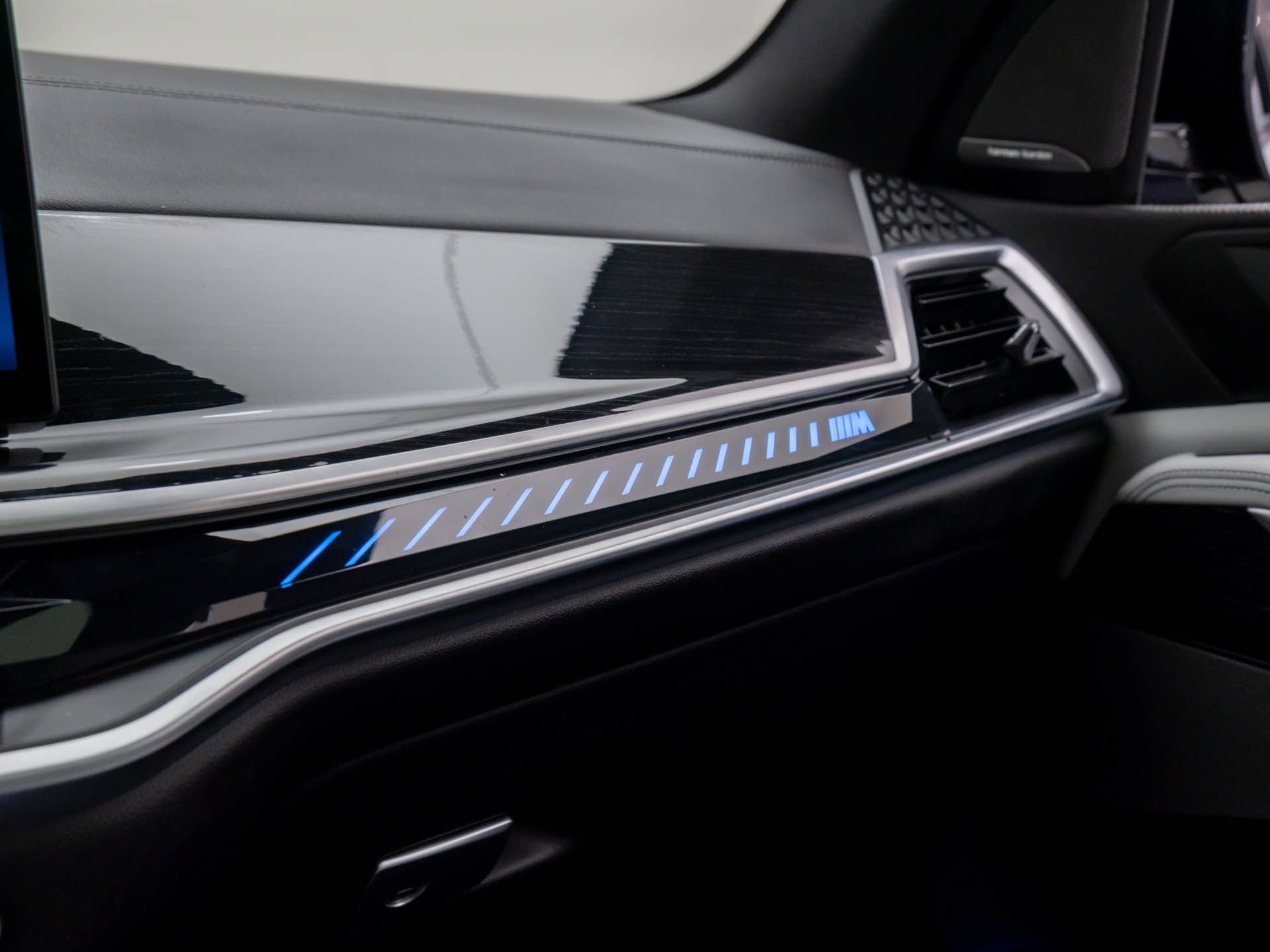 Used 2025 BMW X5 M60i image 33