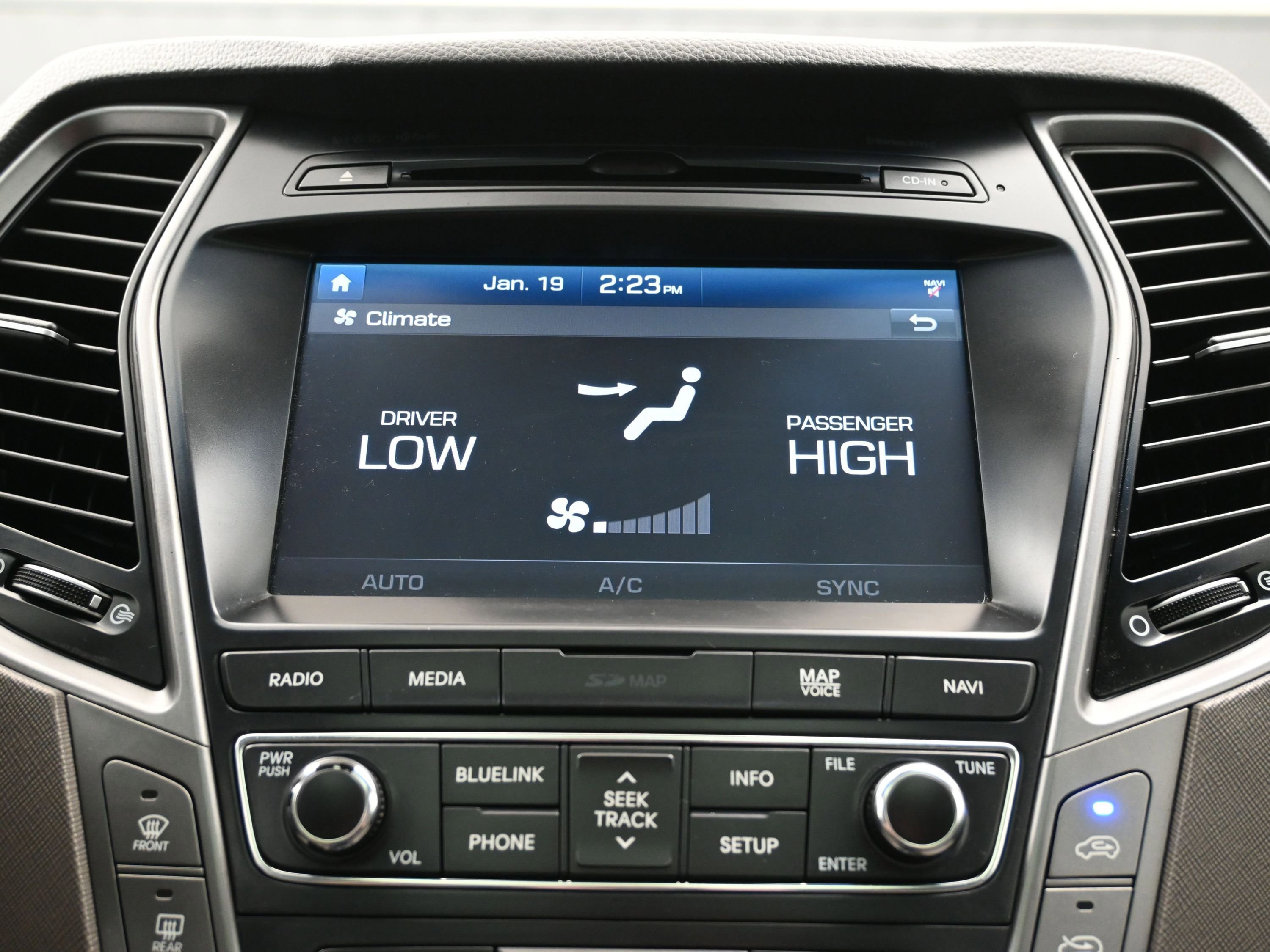 Used 2017 Hyundai Santa Fe Limited image 33