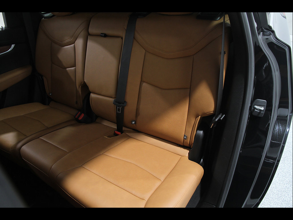 Used 2023 Cadillac XT5 Premium Luxury w/ LPO, Floor Liner Package AWD/4WD image 21