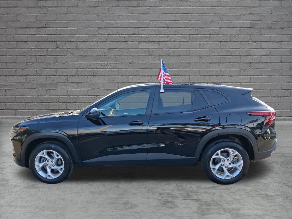 Used 2026 Chevrolet Trax LS w/ LS Convenience Package FWD image 4