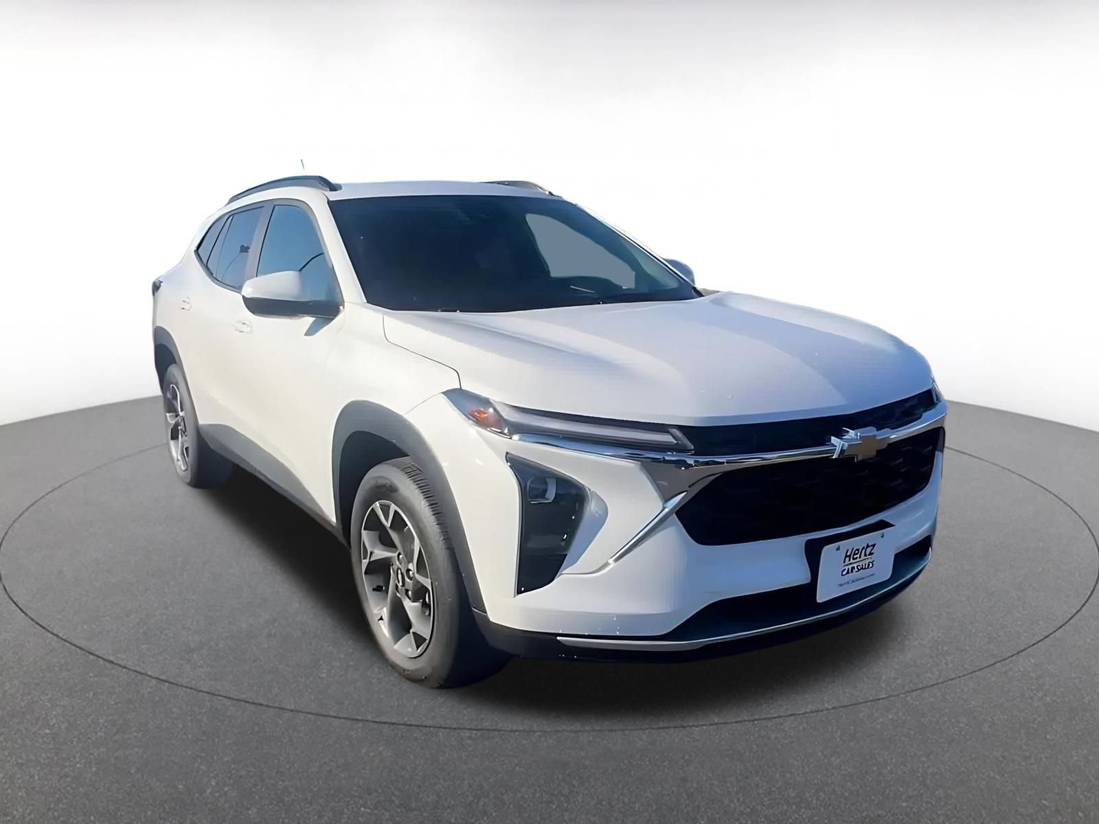 Used 2025 Chevrolet Trax LT image 3