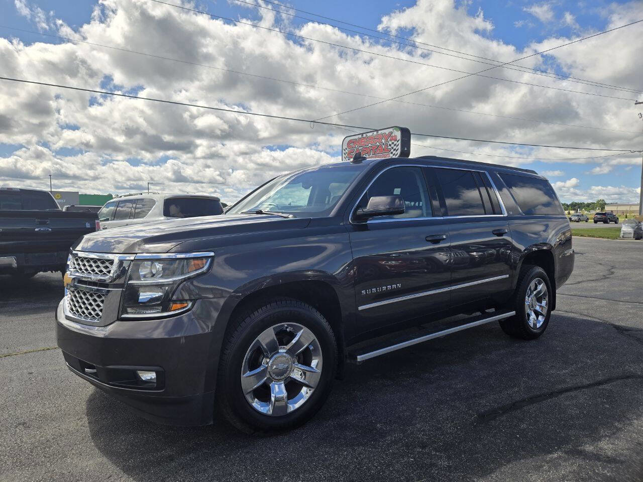 Used 2017 Chevrolet Suburban LT w/ LT Signature Package image 2