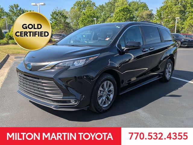 Certified 2025 Toyota Sienna XLE FWD image 8