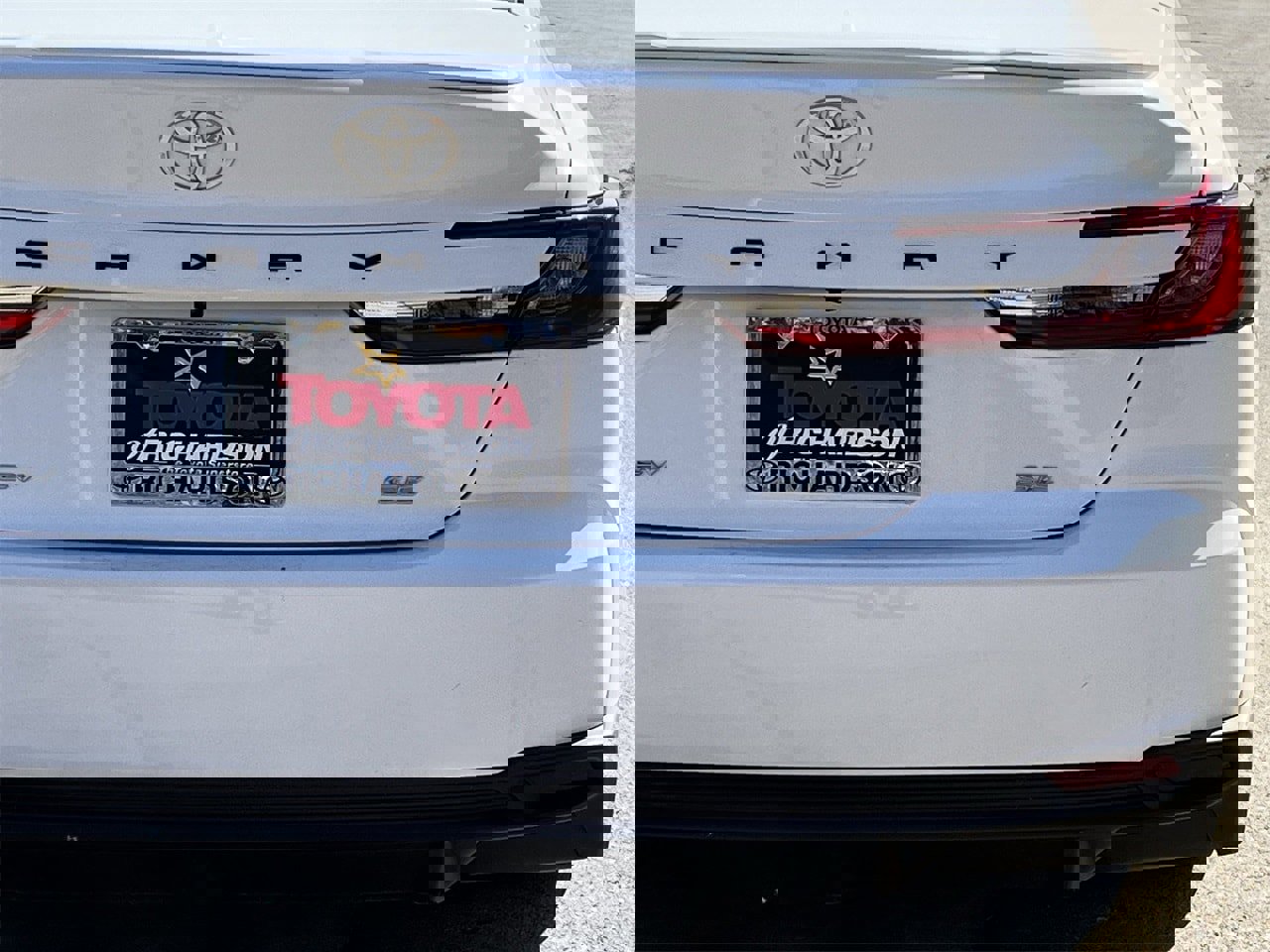 Used 2025 Toyota Camry SE image 6