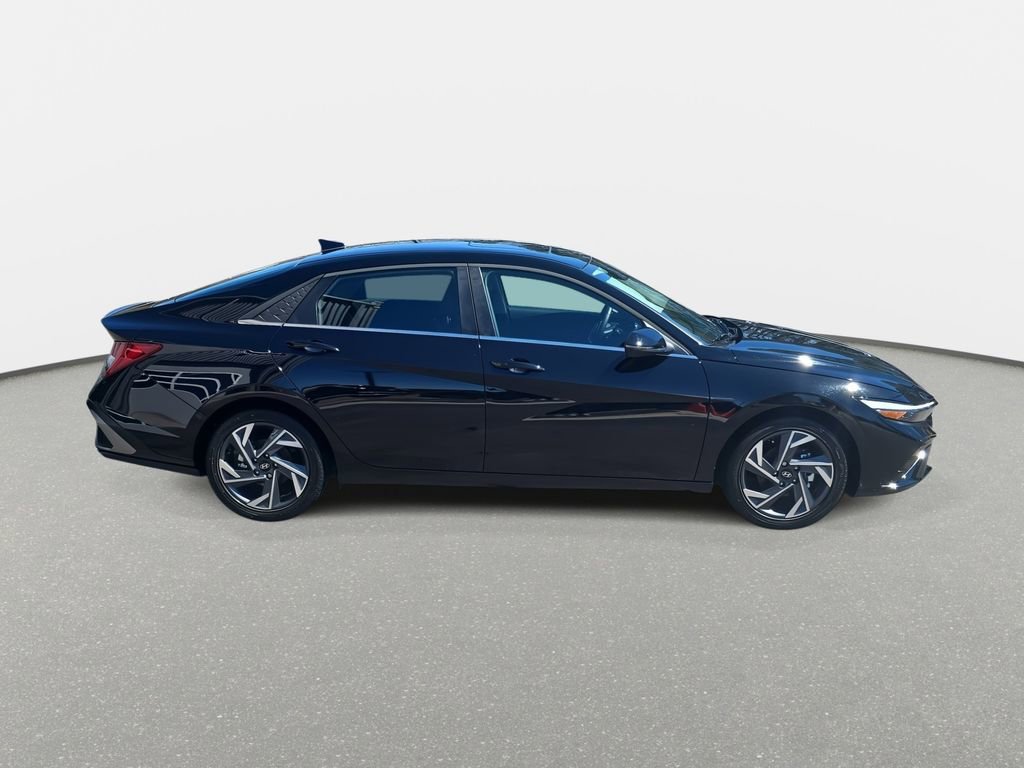 Certified 2025 Hyundai Elantra Limited image 4