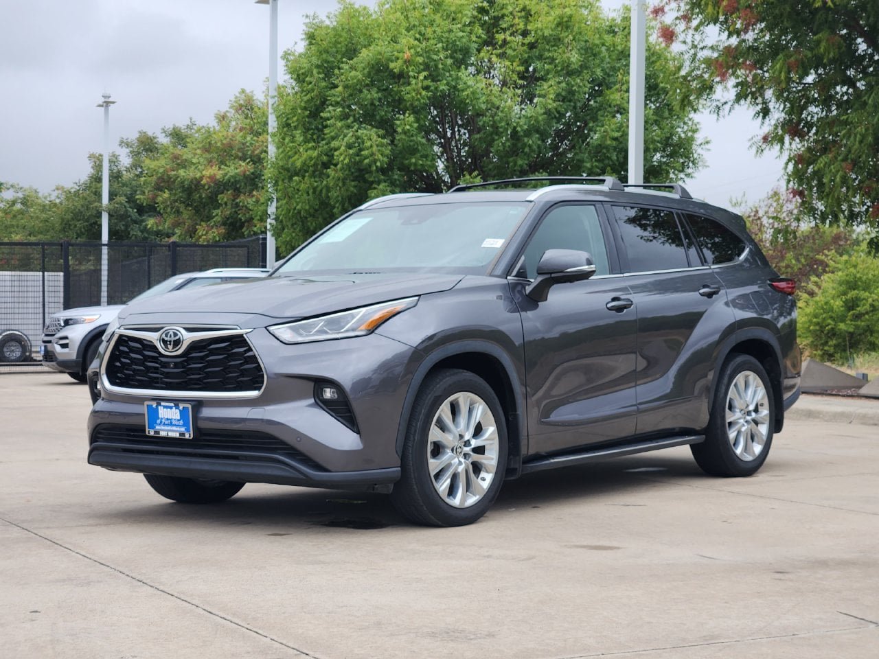 Used 2023 Toyota Highlander Limited AWD/4WD image 3