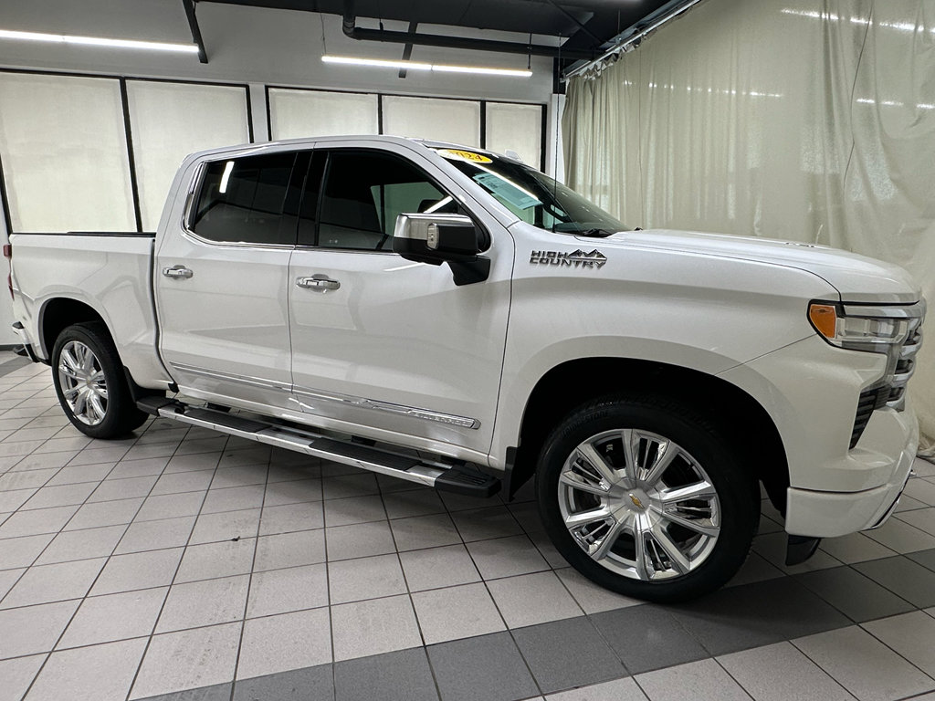 Certified 2024 Chevrolet Silverado 1500 High Country w/ High Country Premium Package AWD/4WD image 3