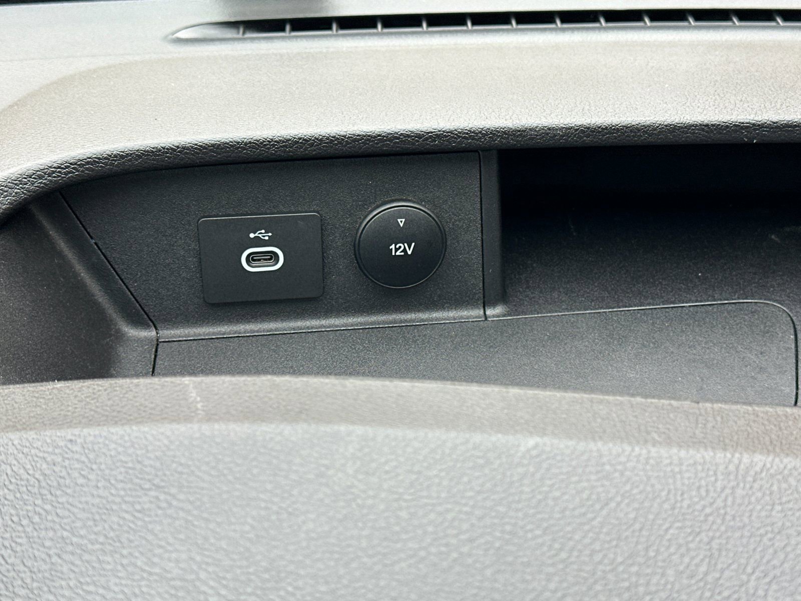 Used 2024 Ford Transit 250 148 Medium Roof w/ Load Area Protection Package image 31