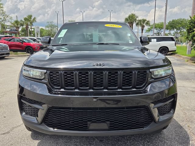 Used 2025 Jeep Grand Cherokee Altitude AWD/4WD image 8