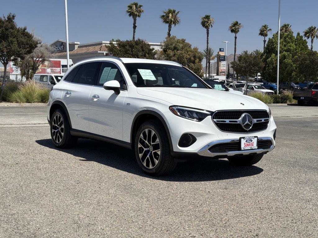 Used 2025 Mercedes-Benz GLC 350e 4MATIC image 4
