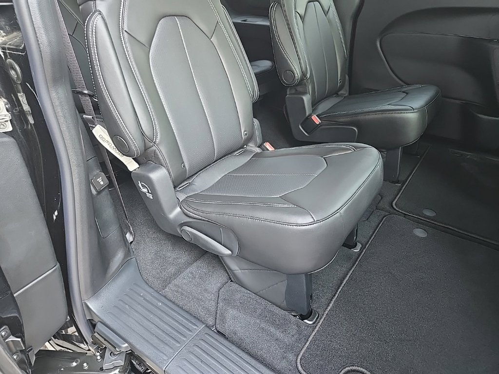 New 2027 Chrysler Pacifica Select w/ Family Tech Group AWD/4WD image 81