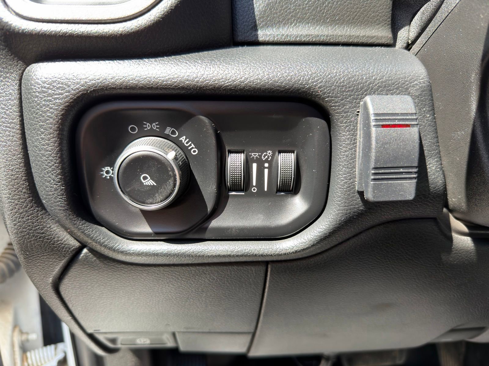 Used 2019 RAM 3500 Tradesman w/ Chrome Appearance Group AWD/4WD image 16