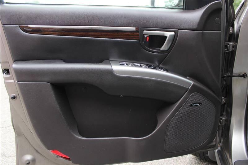 Used 2012 Hyundai Santa Fe Limited w/ Navigation Pkg 4 FWD image 11