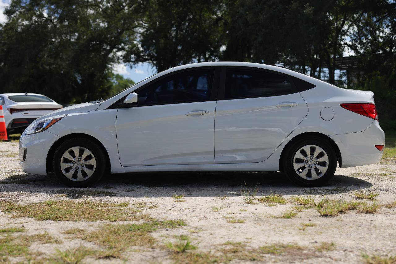 Used 2017 Hyundai Accent SE FWD image 3