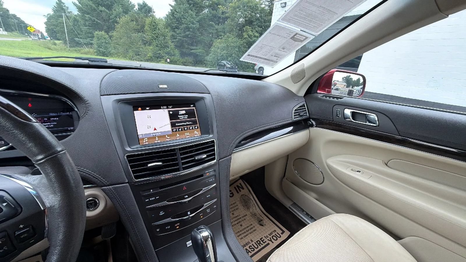 Used 2019 Lincoln MKT AWD image 28