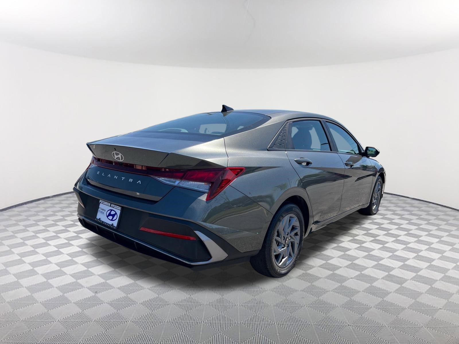 Used 2024 Hyundai Elantra SEL FWD image 7