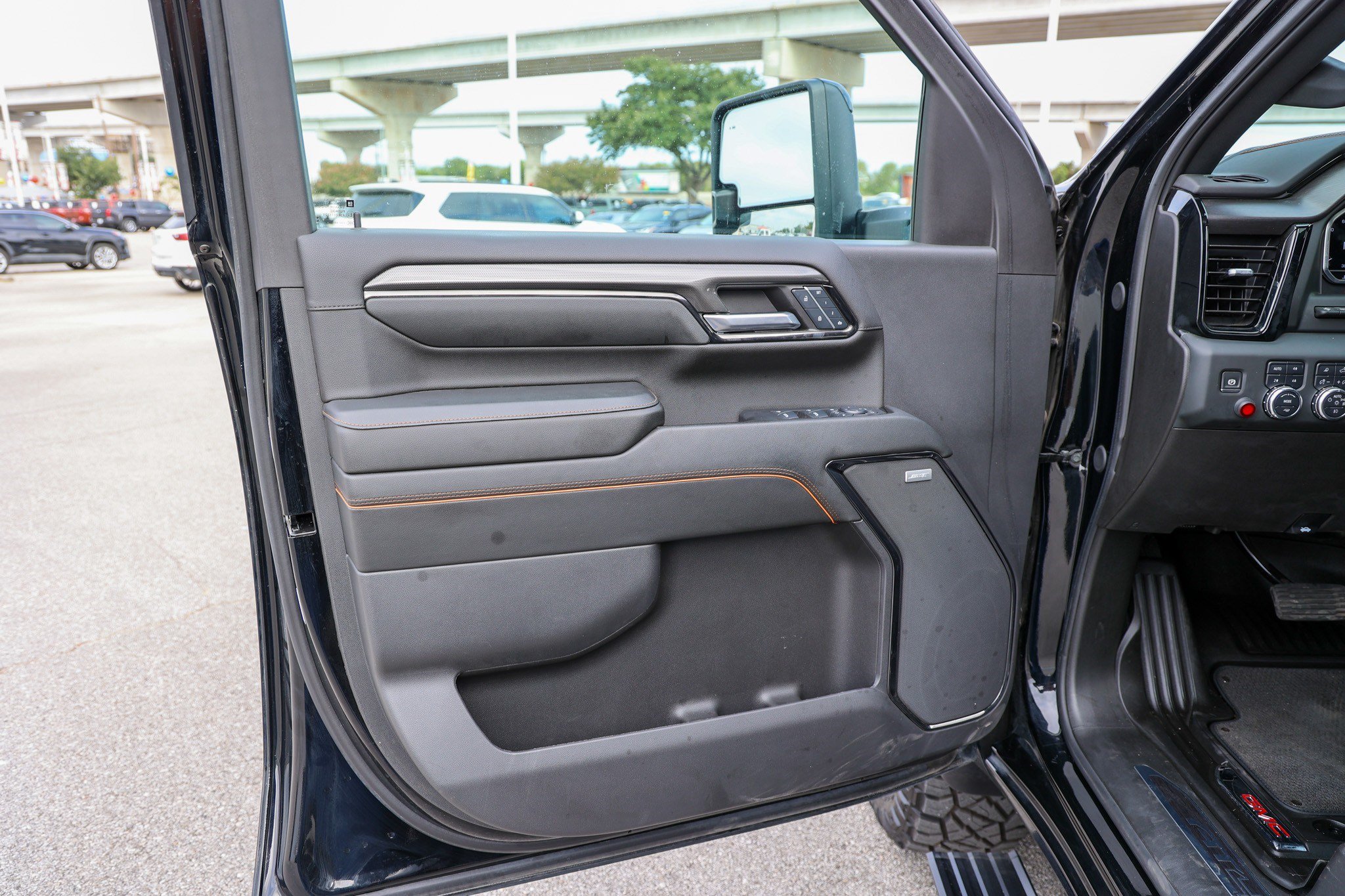 Used 2024 GMC Sierra 2500 AT4 w/ AT4 Premium Plus Package AWD/4WD image 40