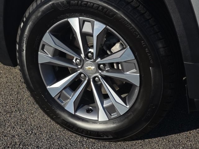 Used 2026 Chevrolet Equinox LT AWD/4WD image 9