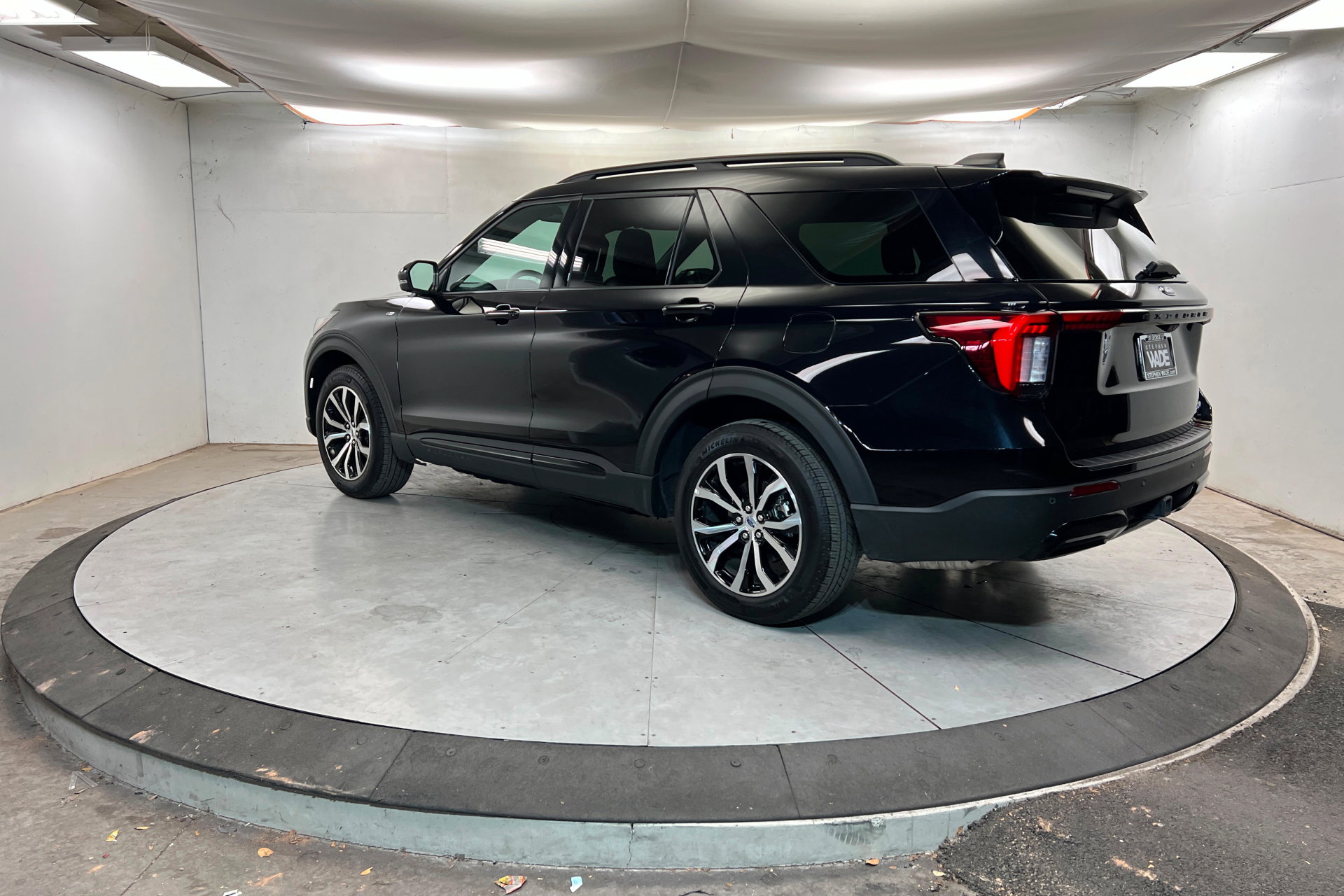 Used 2025 Ford Explorer ST-Line image 3