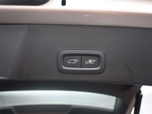 Used 2024 Volvo XC40 B5 Plus w/ Protection Package Premier image 31